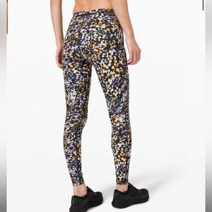 Lululemon Speed Up Tight 28" *Full-On Luxtreme
Metropolis Glow Multi